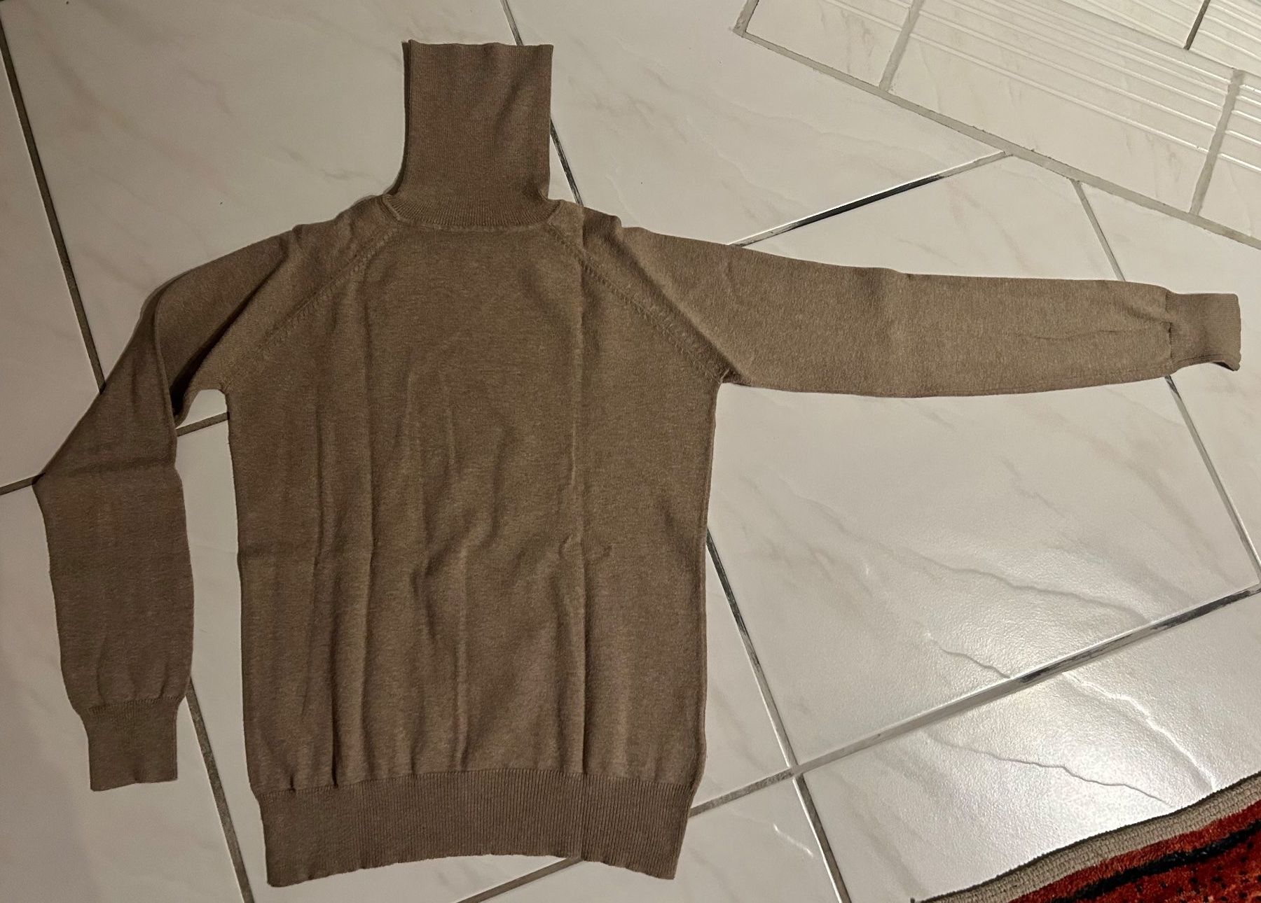 Zara Pullover & Sweatshirts: Damenrollkragenpullover Grösse M – Gebraucht aus Gutenswil von walker60 1