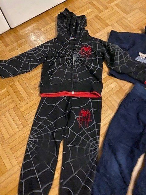 Lotti & Set di vestiti: Kleiderpaket Junge 8-teilig Grösse 98 /104 – Usato da Emmen venduto da Aribini 5