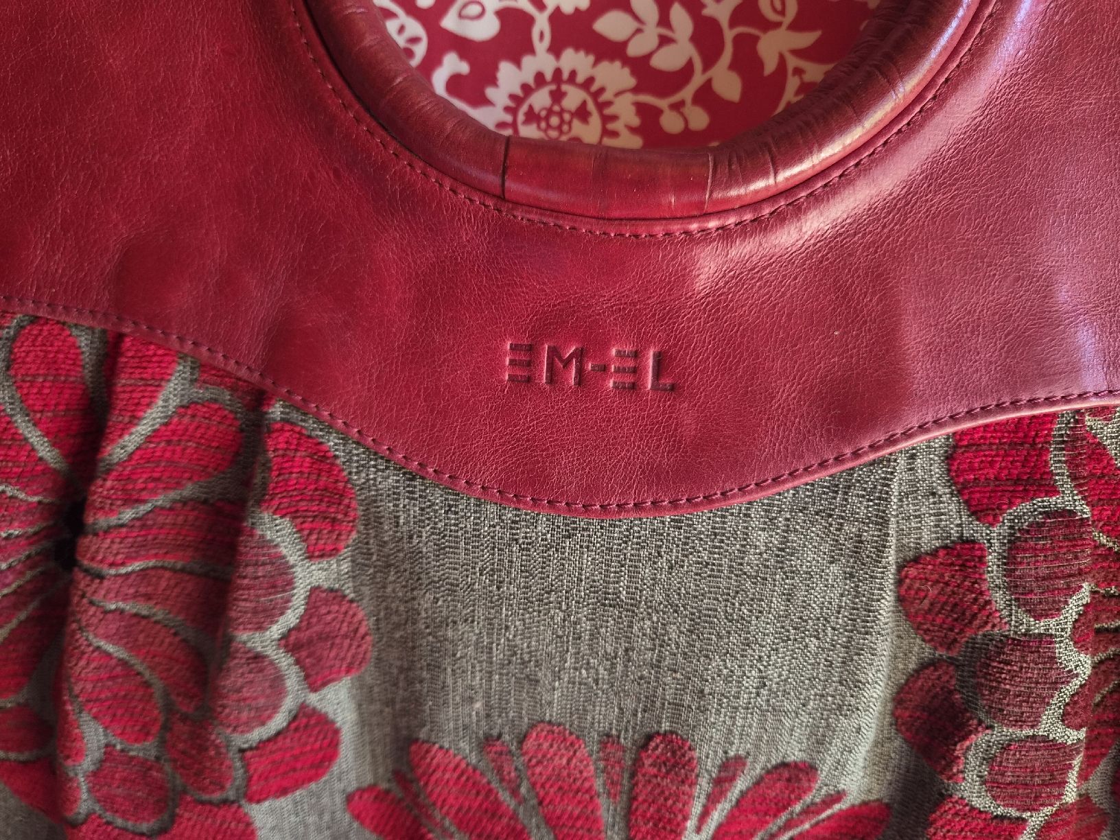 Borse da donna: Schöne EM-EL Schultertasche Leder Rot Blumenmuster  – Usato da Wattwil venduto da tannenmeise73 1