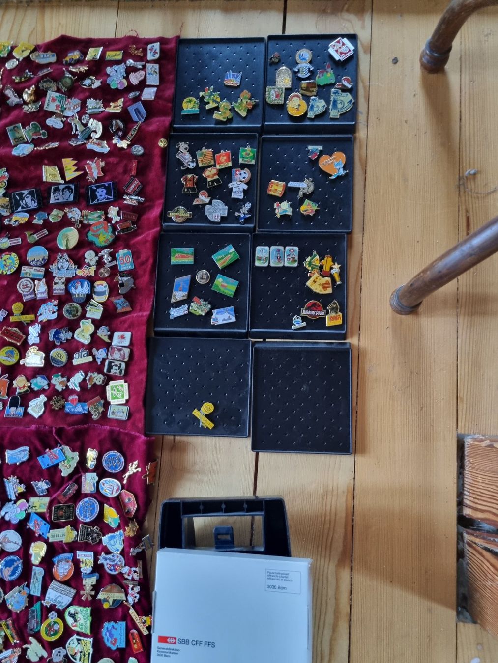 Placchette & Badge: Grosse Sammlung Pins 9 KILO Viele Seltene! – Nuovo (secondo la descrizione) da Trachslau venduto da post35 7