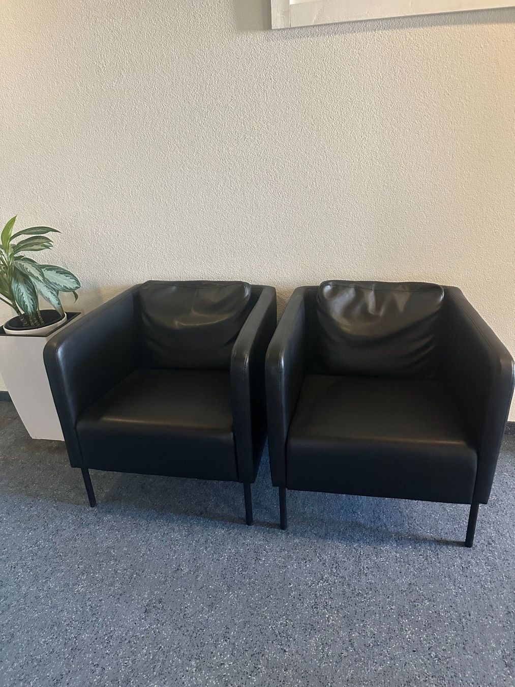 Poltrone: 2 Schwarze Loungesessel /Clubsessel – Usato da Kloten venduto da LifeCore