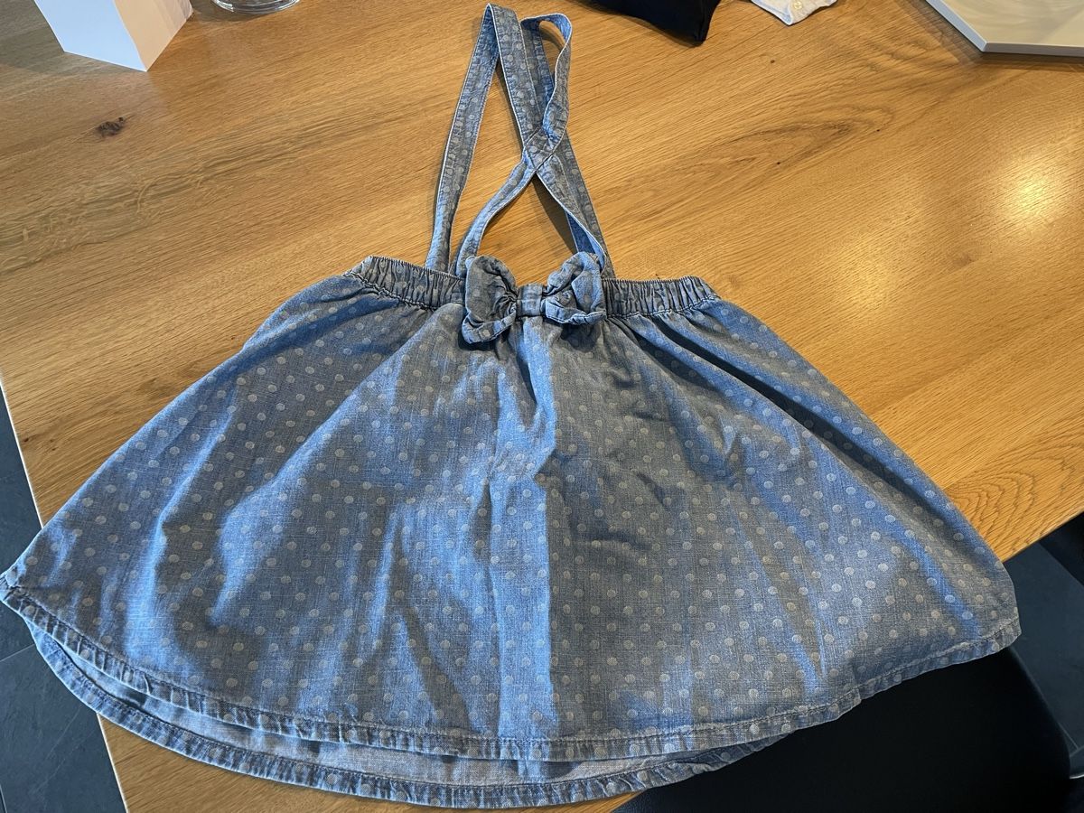 H&M Vestiti & Gonne: Jeansrock mit Trägern Mädchen – Usato da Balgach venduto da sei_s6d7 1