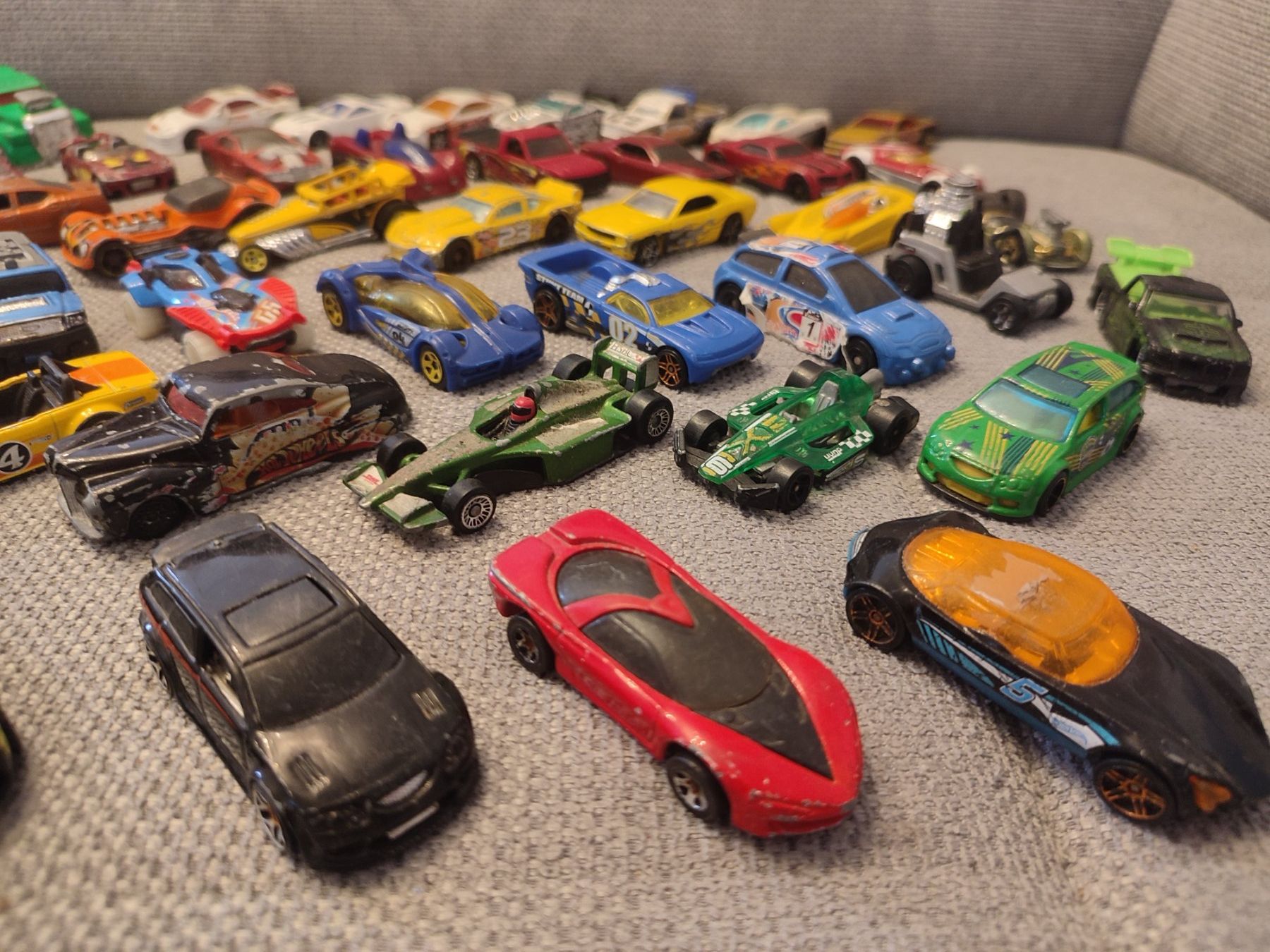 Hot Wheels Modellini d'auto: Lot petites voitures Hot wheels – Usato da Bougy-Villars venduto da Vogue 4
