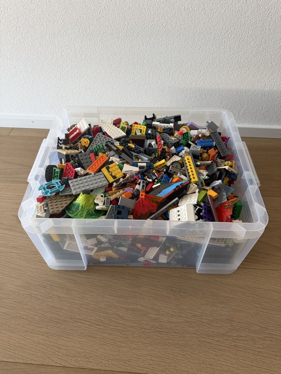 Lego Giocattoli: 8kg - Verschiedene Lego-Teile – Usato da Oberägeri venduto da SimonMc 1