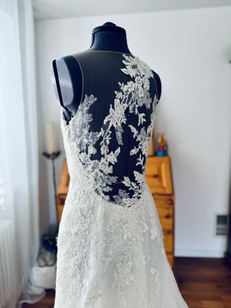 SUMMER SALE! Ungetragenes Pronovias Brautkleid mit Traumrück