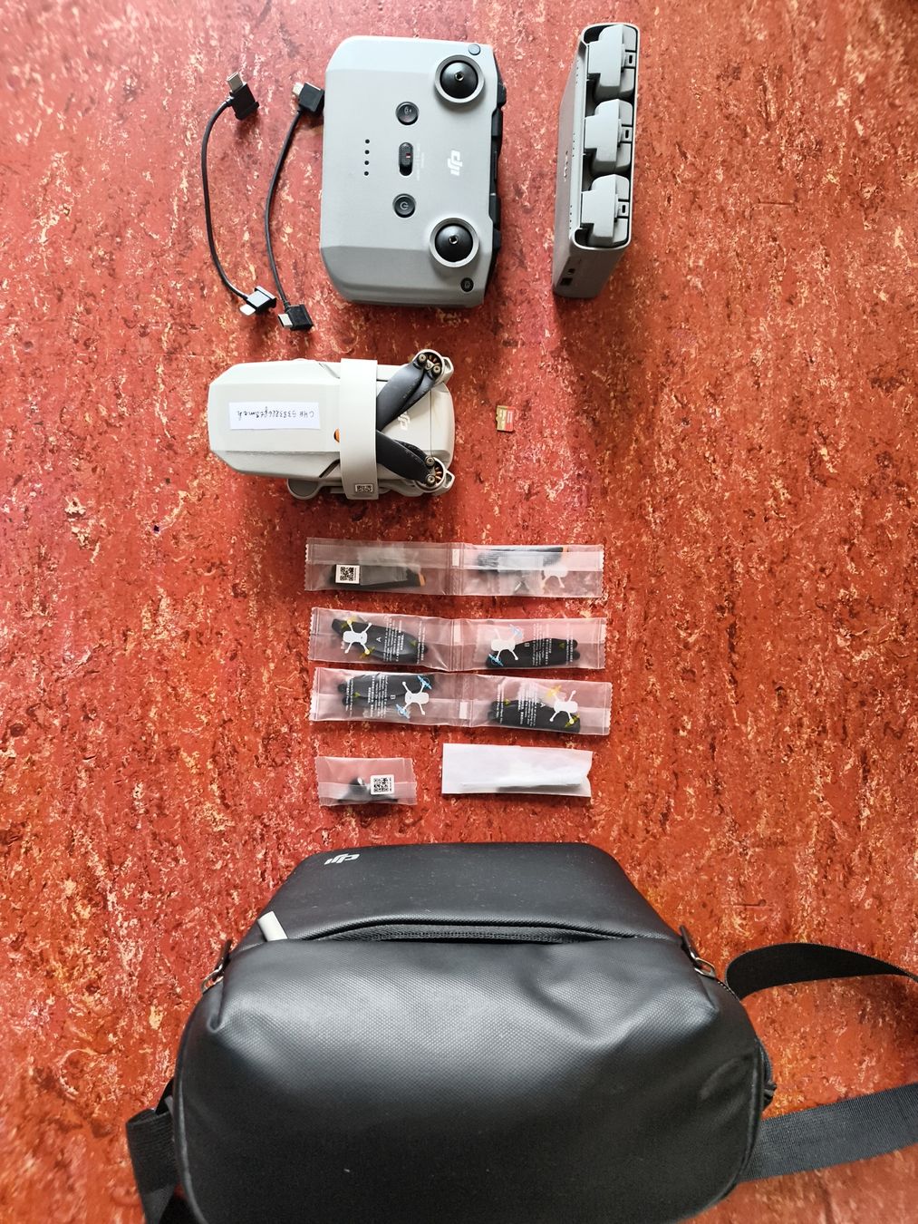 DJI Modellismo RC: DJI Mini 2 Fly more combo- excellent condition- 3 batteries – Usato da Vevey venduto da Miss_Tick