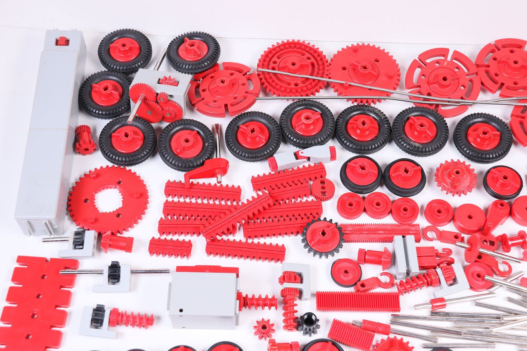 Fischer Kit di costruzioni: Grosse Menge Fischertechnik-Teile in Sortierbox mit Motor – Usato da Hettlingen venduto da Scholi99 2