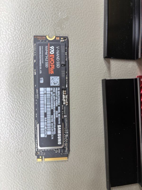Samsung Dischi rigidi: Samsung 970 EVO Plus 1TB NVMe SSD – Nuovo e nell'imballaggio originale da Studen BE venduto da Lioudmila 1