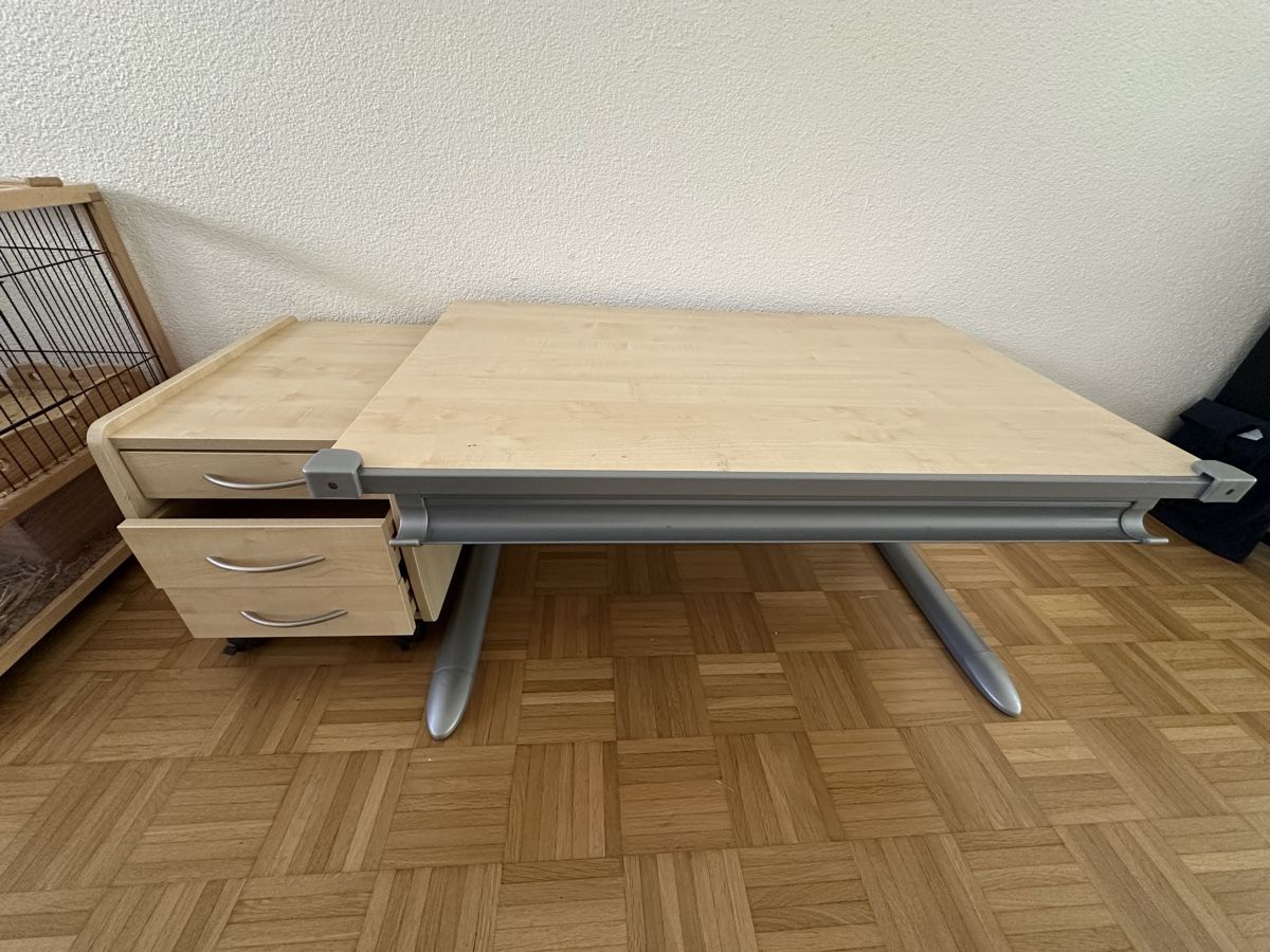 Kettler Schreibtische: Kinderschreibtisch Kettler – Gebraucht aus Allschwil von gassera01