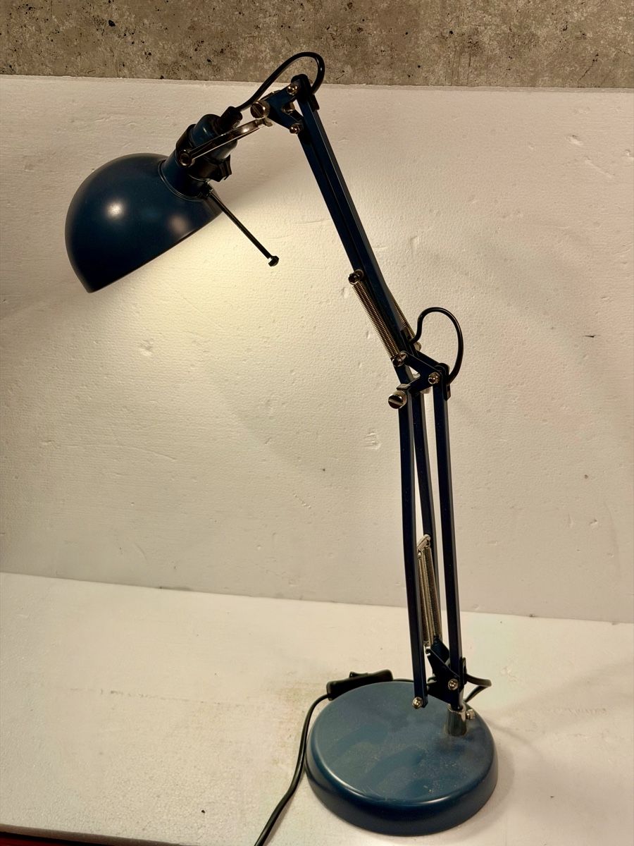 Lampade: Vintage Blue Desk Lamp Adjustable Arm – Usato da Lausanne venduto da vas_cdb2 1