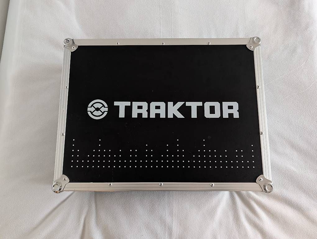 Console di mixaggio: Traktor Kontrol S4 Mk1 – Usato da Basel venduto da KJG 1