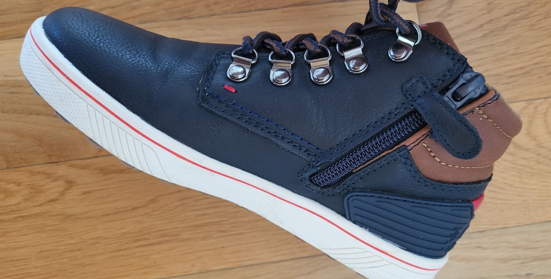 Levi's Scarpe da uomo: Chaussures  Levi's, taille 31  en cuir – Usato da Lavey-Village venduto da agaddy 3