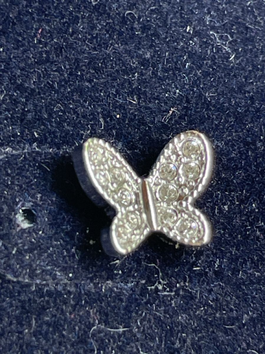 Swarovski Boucles d'oreille: Ohrstecker Schmetterling Swarovski neu mit Box – Neuf (Voir description) à Worb par sonnenblumen_lisa 2