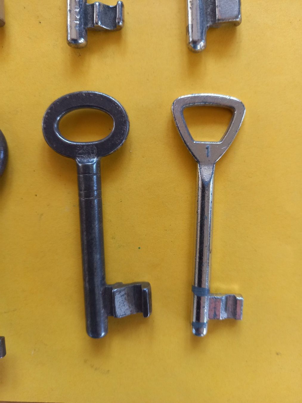 Chiavi: Lot de 10 diverses anciennes clefs – Usato da Rossens FR venduto da Souris1 4