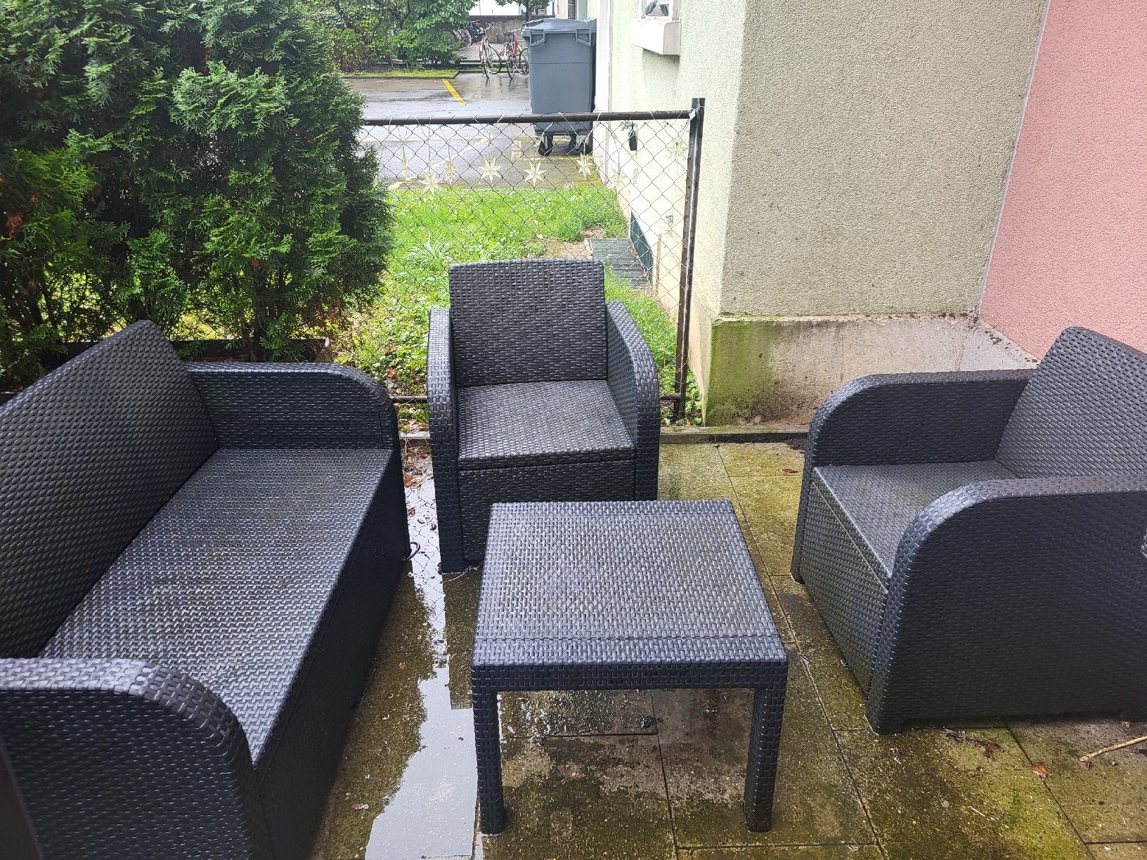Tische: Modern 4-Piece Outdoor Patio Set – Gebraucht aus Zürich von spe_6hv2