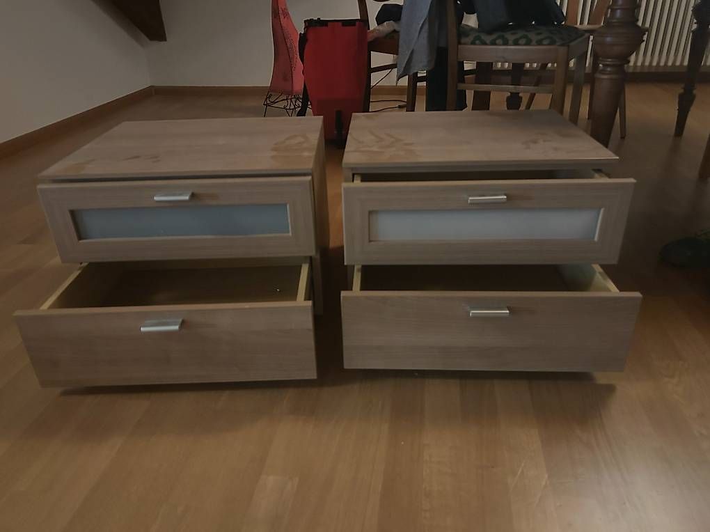 Comodini: 2 Nachttische zu verschenken – Usato da Birsfelden venduto da sch_5dwv