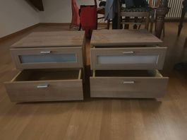 2 Nachttische zu verschenken