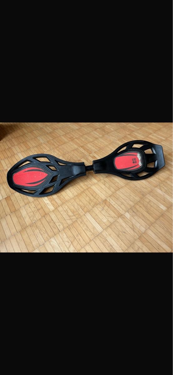 Veicoli per bambini: Waveboard für Kinder schwarz-rot – Usato da Arlesheim venduto da Thierrino