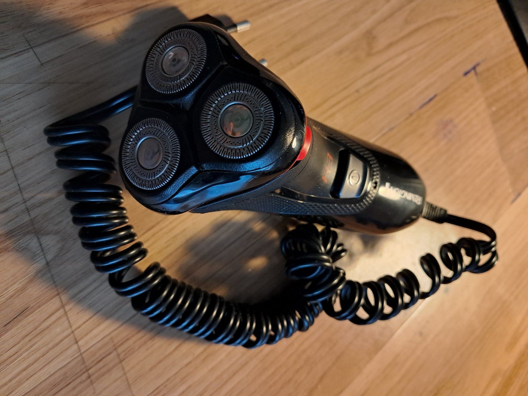 Remington Rasoi & Lamette da barba: Rasierapparat Marke Remington – Usato da Wolhusen venduto da Schmetterling1975 1