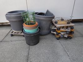 Div. Blumentöpfe und zubehör in verschiedene grössen.