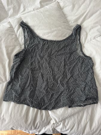 Débardeur Brandy Melville motif fleurs noir taille unique
