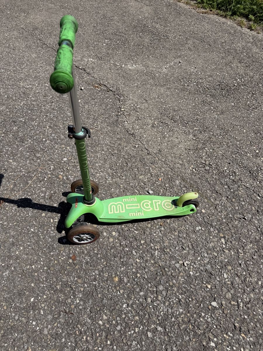 Micro Kickboard: Kindertretroller Mini Micro grün, gebraucht – Usato da stallikon venduto da Guetze1990 2