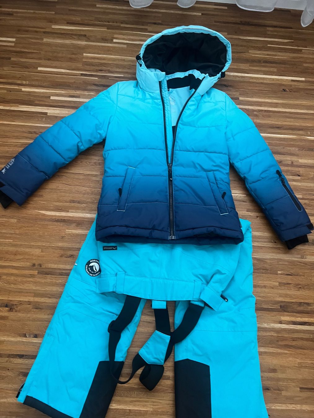 Anzüge: Skidress 140 – Gebraucht aus Stans von Fee81