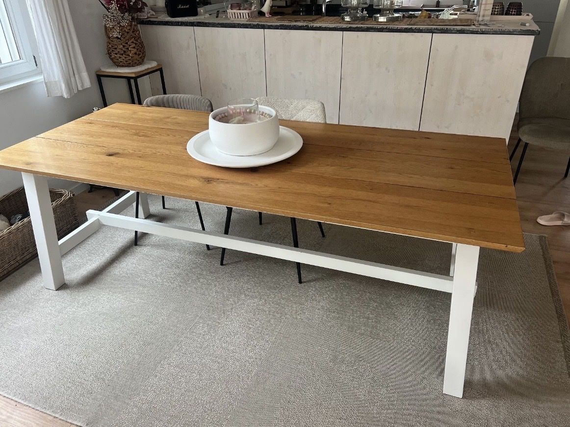 Tavoli: Wooden Table – Usato da Zürich venduto da pie_72bl