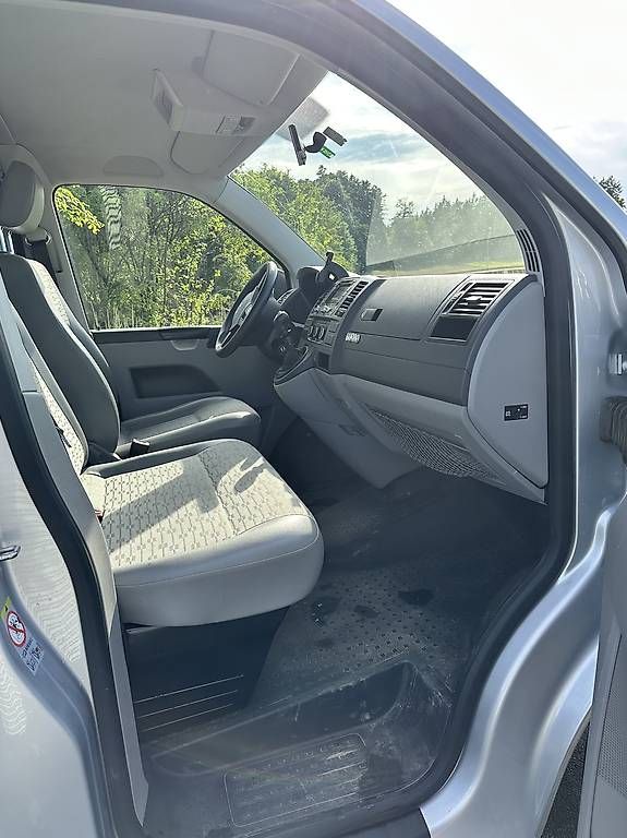 VW Camping Fahrzeuge: VW T5 4Motion Camper – Gebraucht aus Mettmenstetten von Cme.B 3