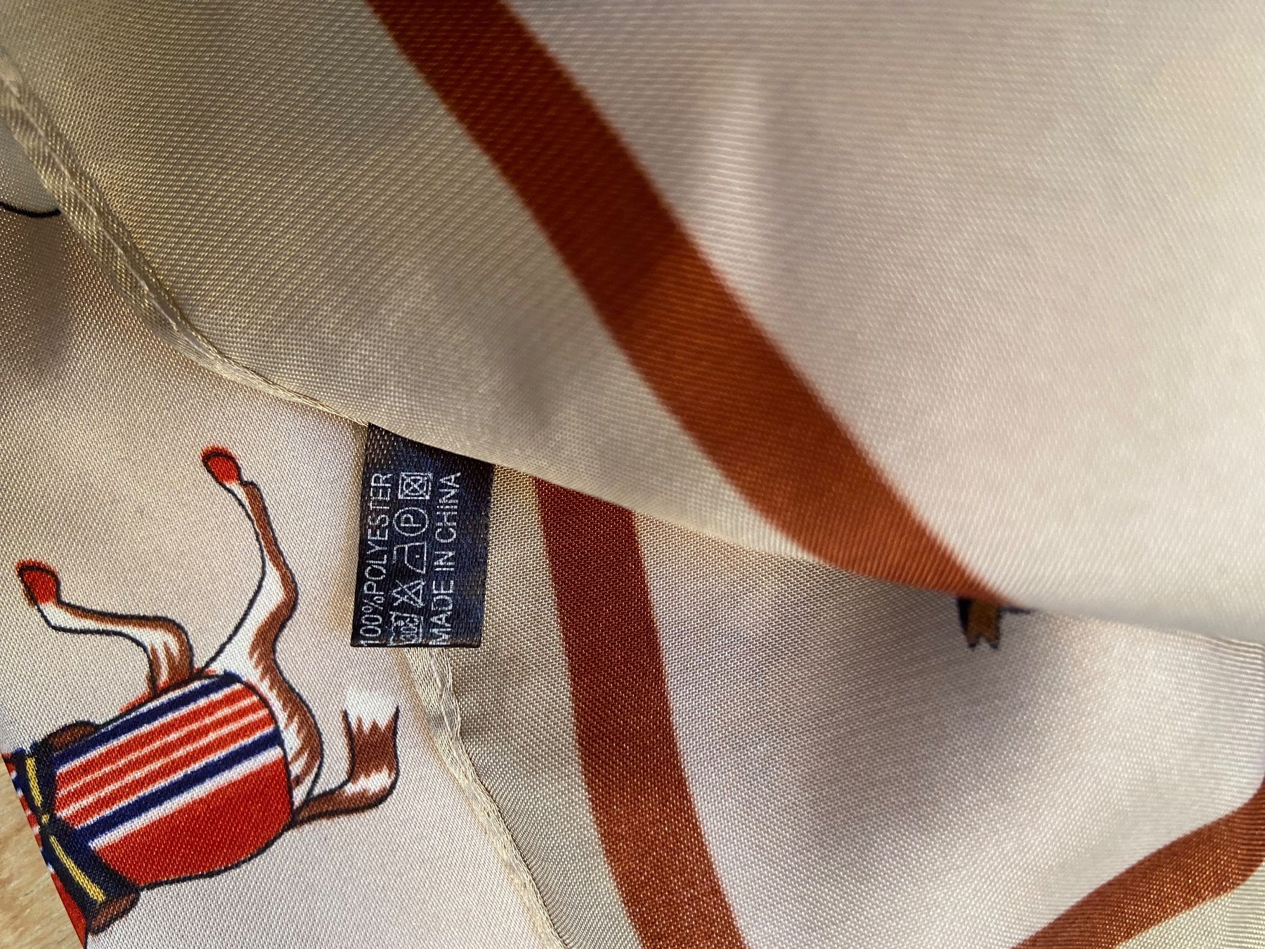 Foulard & Sciarpe: Halstuch mit Pferdemotiv beige neu – Nuovo (secondo la descrizione) da Luzern venduto da waterfront1 5