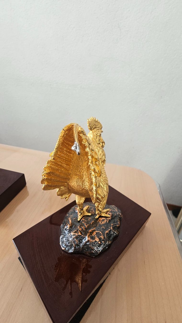 Statuette: 2 statuette Risis plaqué or 24kt – Usato da Etoy venduto da angi020 2