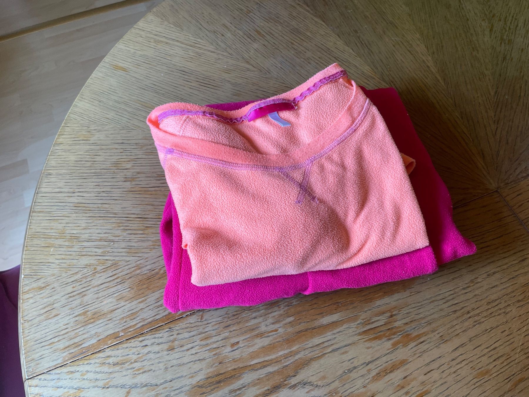 Lots de vêtements: Fleece-Set Gr. M/L Mädchen/Damen – D'occasion à Biberist par LASCHINDELEGI
