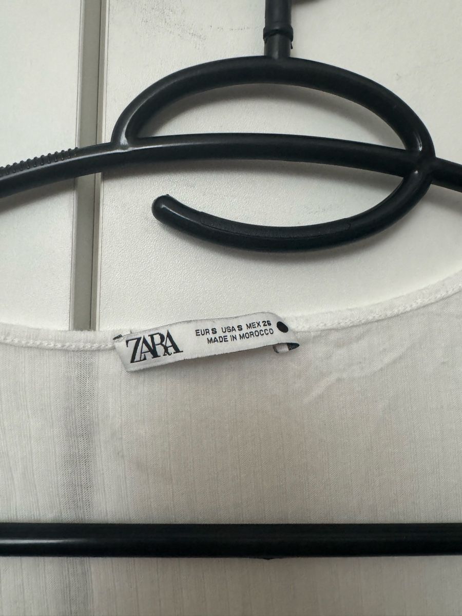 Zara T-Shirts: Lot de 2 t-shirts blancs taille S – Gebraucht aus Meyrin von mai_pl7s 4