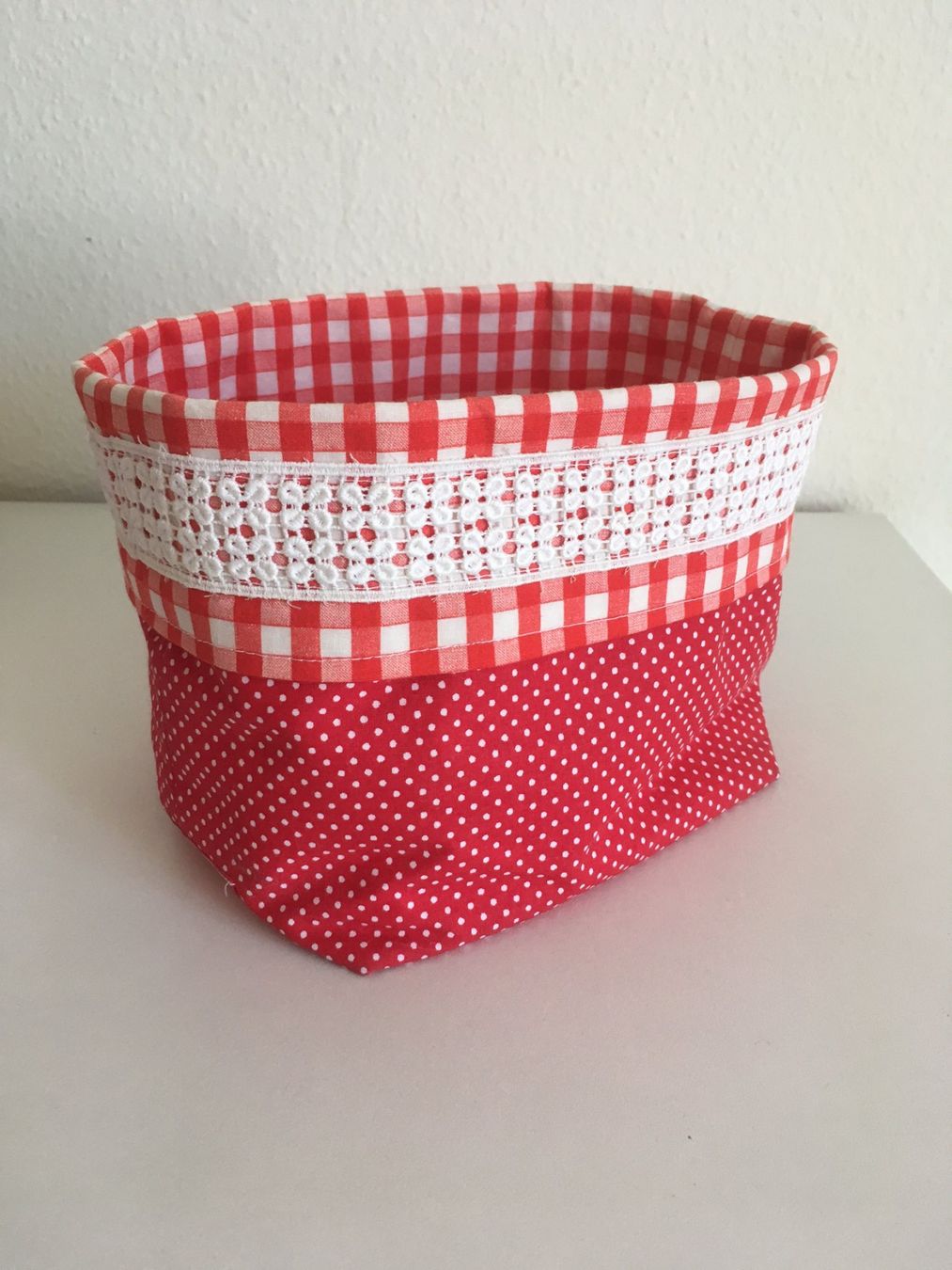Altro per la casa: Herziges Utensilo/Stoffkörbchen in rot - handmade – Usato da Brugg AG venduto da Biomaga