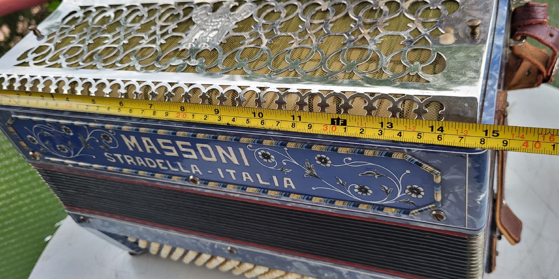 Strumenti musicali: Accordéon Massoni stradella 4 voix – Usato da Penthalaz venduto da EvandroLuz 7