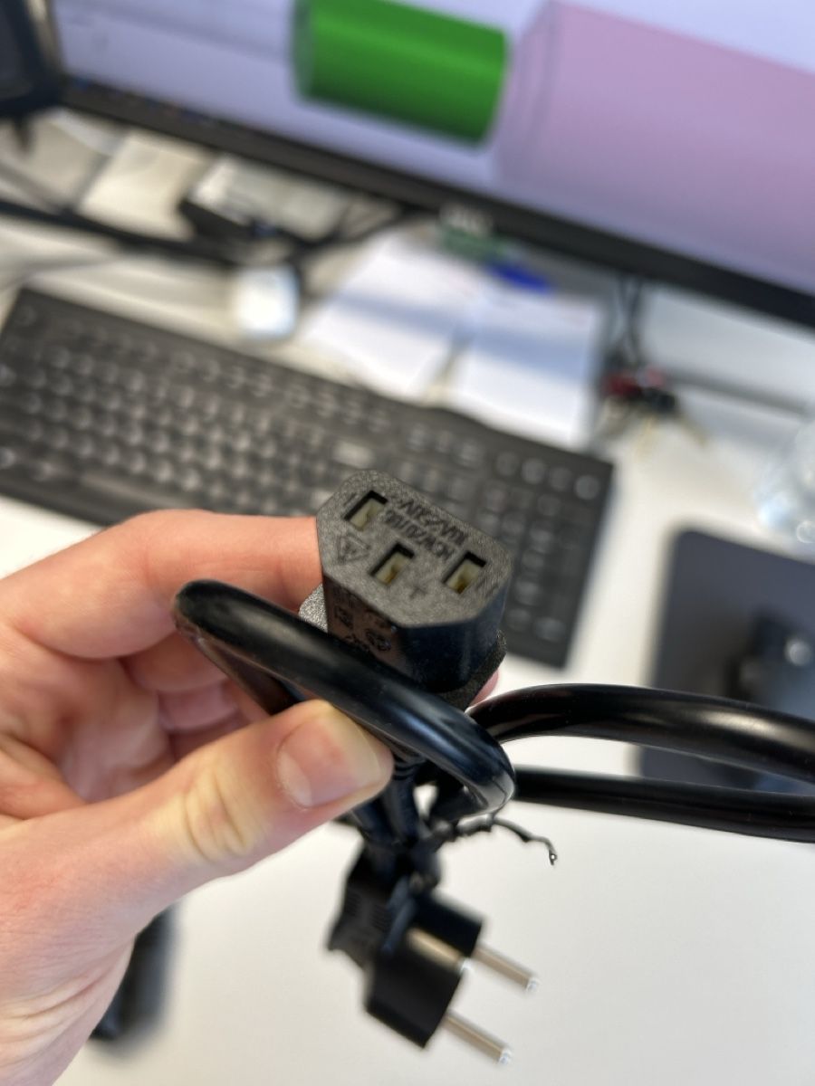 Cavi: Netzstecker Schuko - C13 3x Neu Unbenutzt – Nuovo (secondo la descrizione) da Zürich venduto da oriix 2