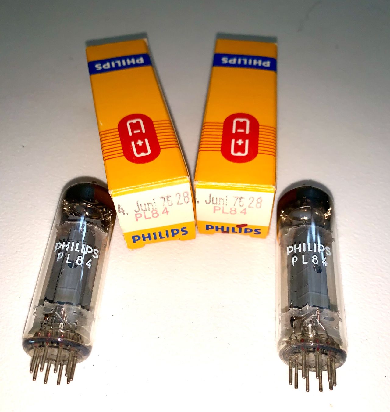 Philips Componenti elettronici: 2 Röhren / Radioröhren PL84, NOS, Philips – Nuovo (secondo la descrizione) da Biel/Bienne venduto da Oldradio