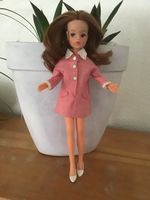 Gerootete Gauntlet Sindy im raren 1968er Outfit Career Girl