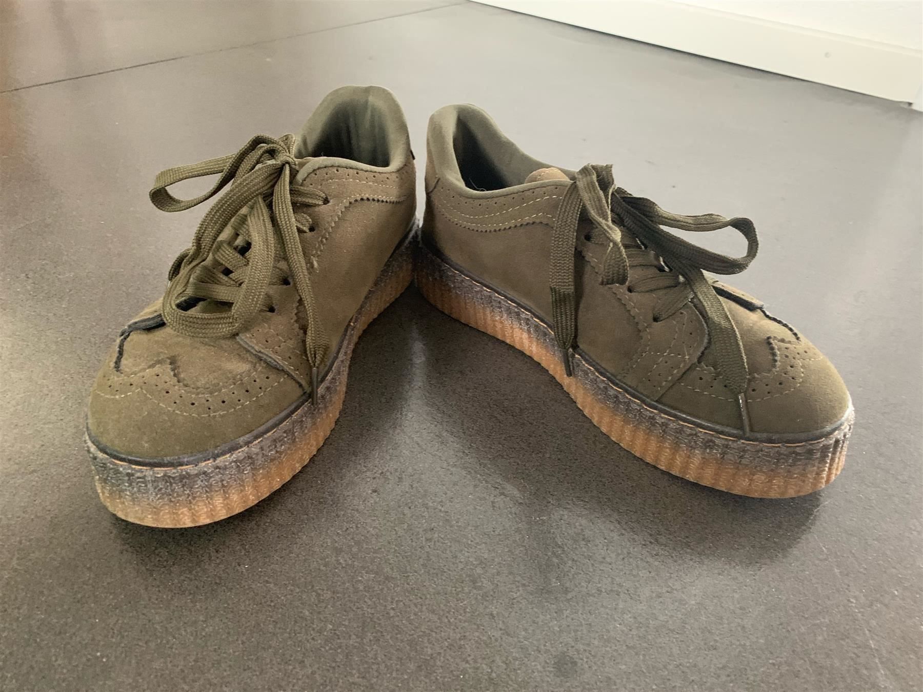 Scarpe da donna: Schuhe olivgrün "Destiny" Grösse 37 – Usato da Fribourg venduto da tschjoly 1