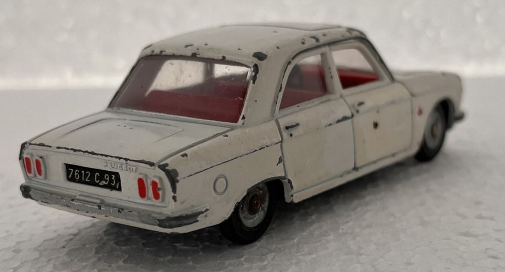 DINKY TOYS PEUGEOT 203 EUR 7,00 - FR