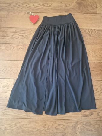 Rock schwarz halara Gr. S/M mit Schlitz und integrierte Hose
