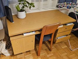 Gebrauchter Holz Schreibtisch mit viel Stauraum!