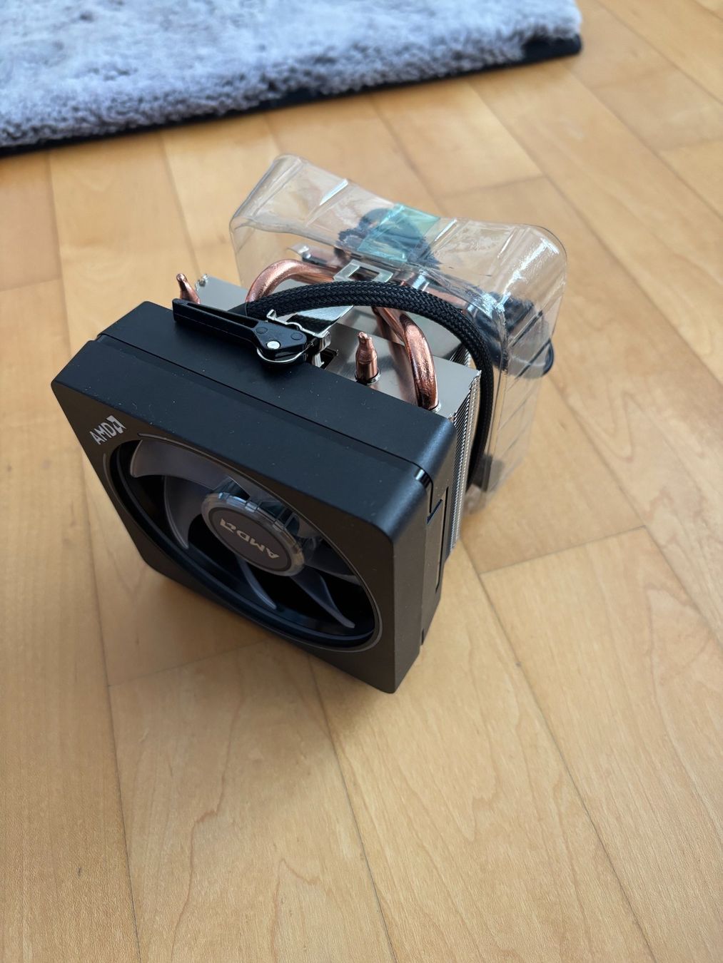 Amd Composants électroniques: AMD Wraith Prism RGB / CPU Kühler – Neuf avec emballage d'origine à Gossau SG par lrt_2r4y 2