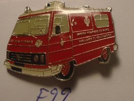 1 Rotes Feuerwehrauto Pompiers Pin (F99)