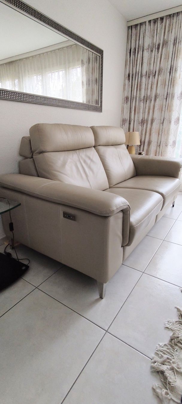 Sofas: Echtleder Relax-Sofa 2-plätzig traditioneller Handwerkskunst – Gebraucht aus Ebikon von Puma018 5