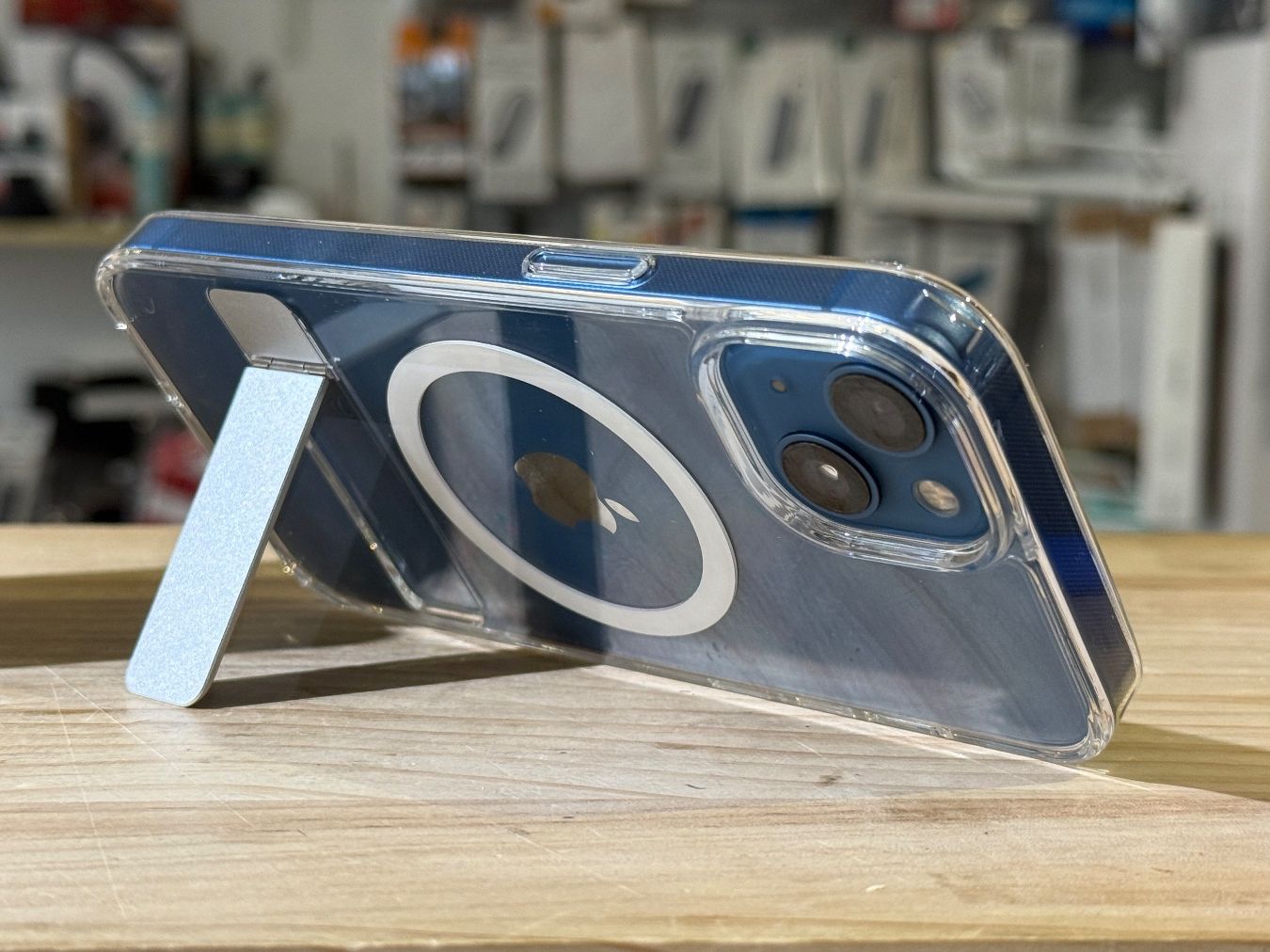 Cover & Protezioni schermo: iPhone 14/13 - Coque magsafe antichoc avec béquille – Nuovo e nell'imballaggio originale da Morges venduto da DigiAC 4