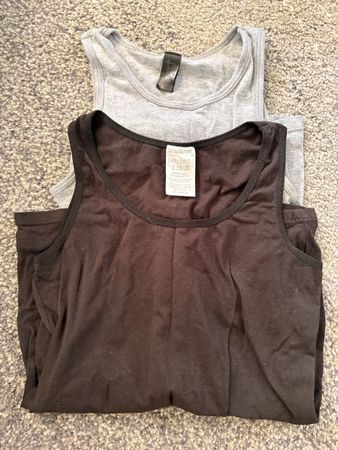 2 débardeurs taille S