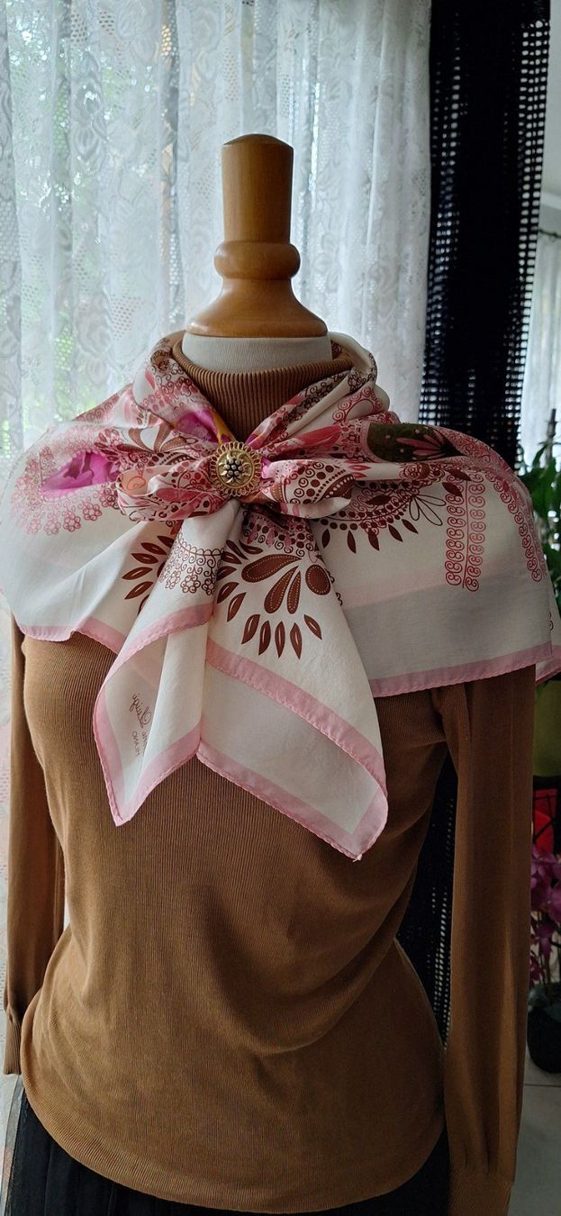 Foulard & Sciarpe: Foulard Vintage en soie – Usato da St-Triphon venduto da Jldr0