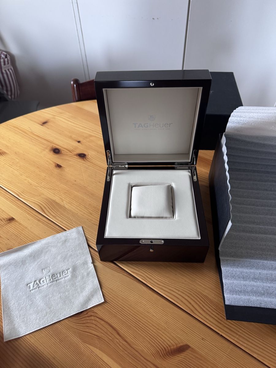 Scatole porta orologi: Boîte TAG Heuer authentique pour montre – Usato da Vésenaz venduto da Angela.C3 1