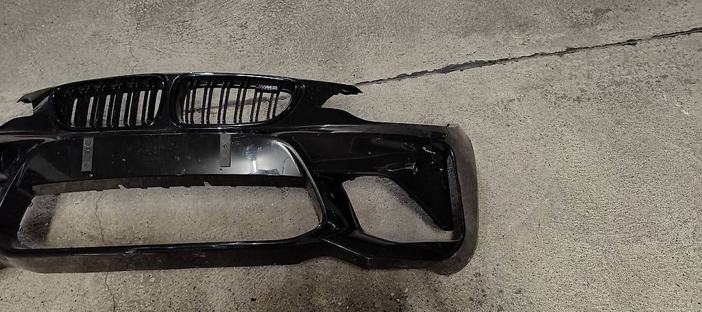 Tutti pezzi di ricambio auto: Originale schwarze BMW M2 Stoßstange  – Usato da Reinach AG venduto da pat_m26y 1